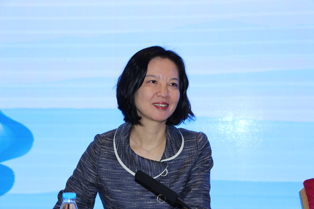 李丽主持会议.jpg