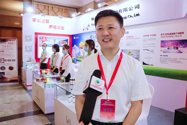 杨采访_副本.jpg